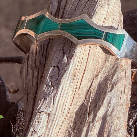 Vintage Sterling Silver Mexico Bracelet With Malachite Inlay Zigzag Design Hinge - Picture 3 of 13